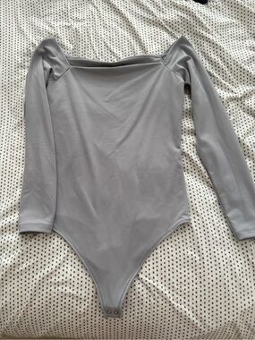Abercrombie & Fitch Light Gray Off-Shoulder Long Sleeve Bodysuit